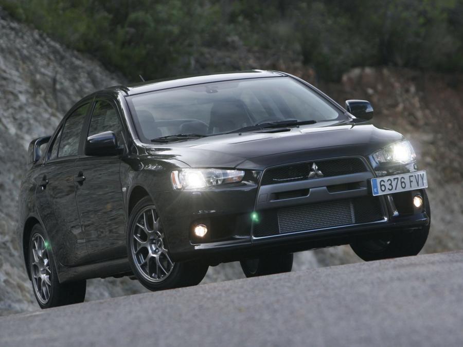  Mitsubishi Lancer Evolution X 2008 года  (EU) (фото 8 из 21)